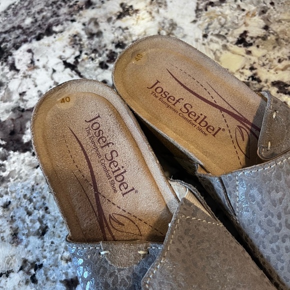 JOSEF SEIBEL Gray Taupe textured Suede Wedge Heel Slides 40 - Picture 2 of 4